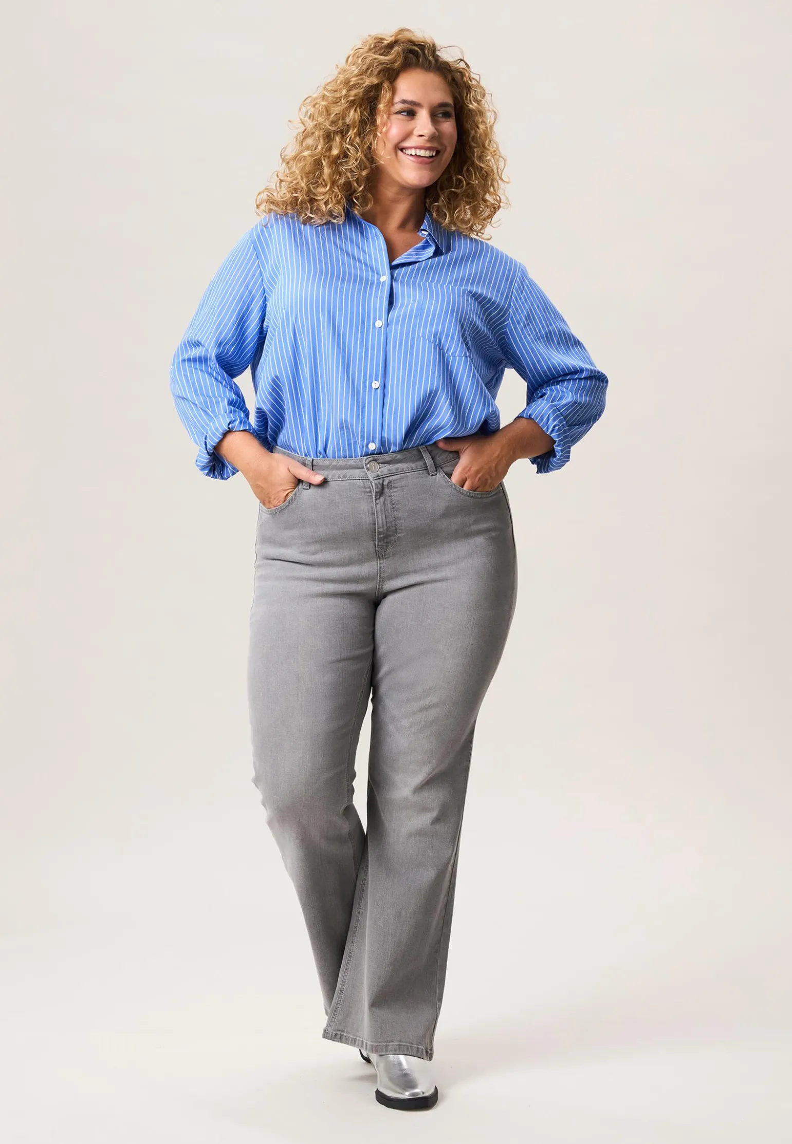 Miss Etam Jeans flared leg 32" Grijs